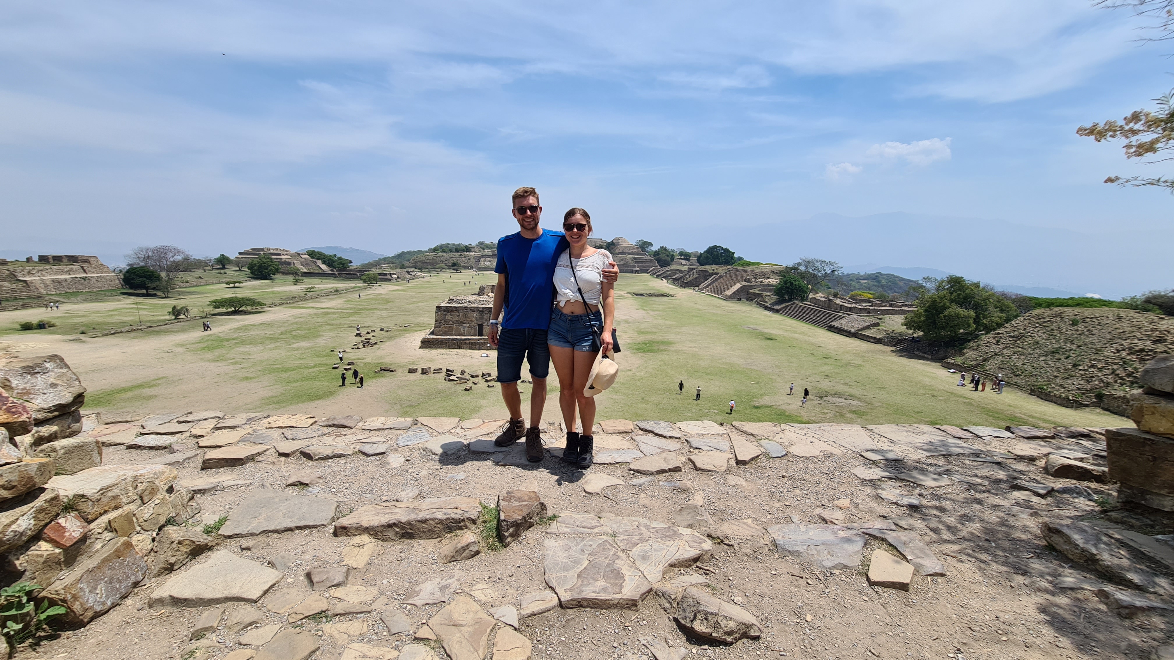 Wir vor Monte Alban