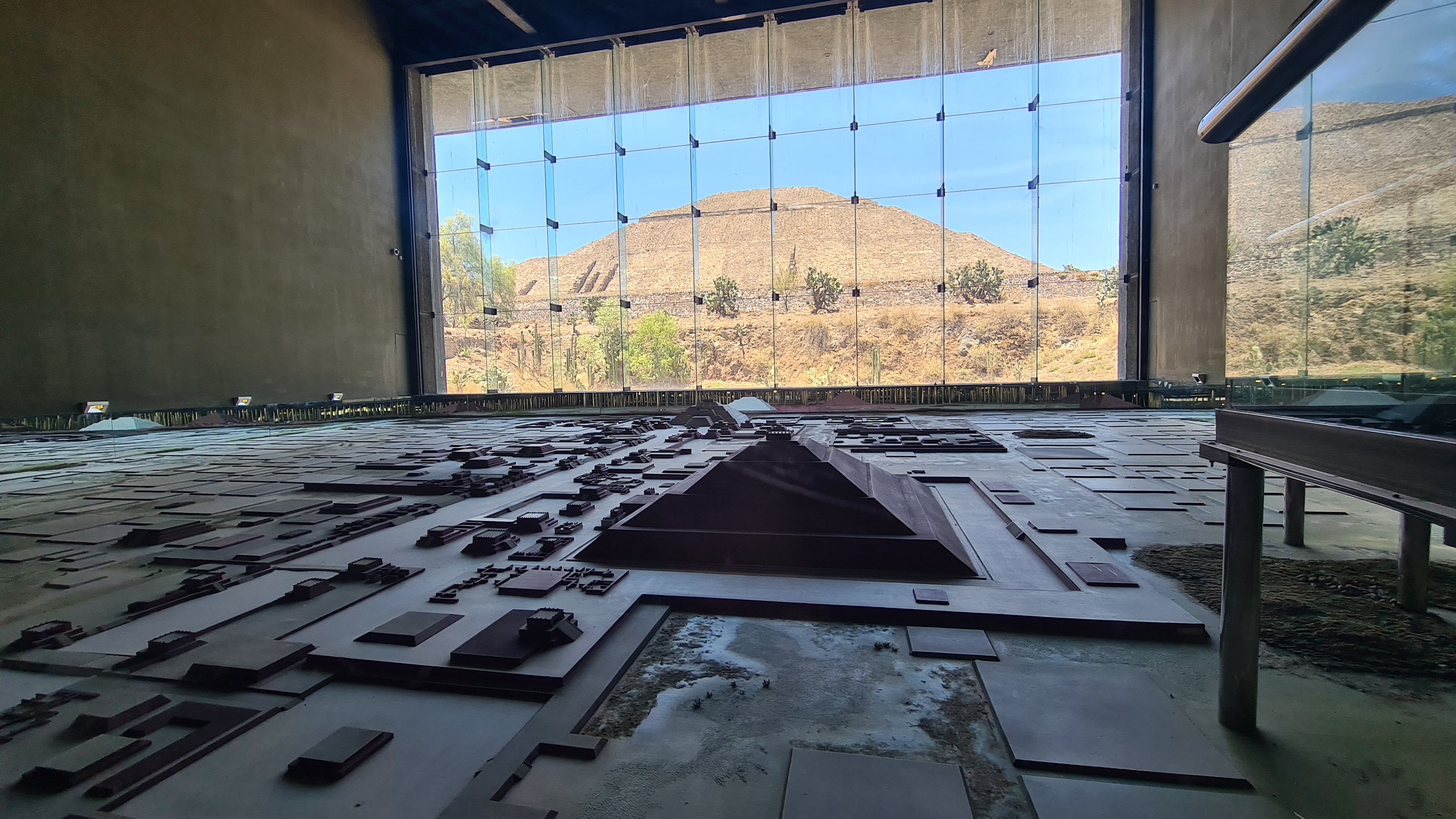 Teotihuacan Modell und real