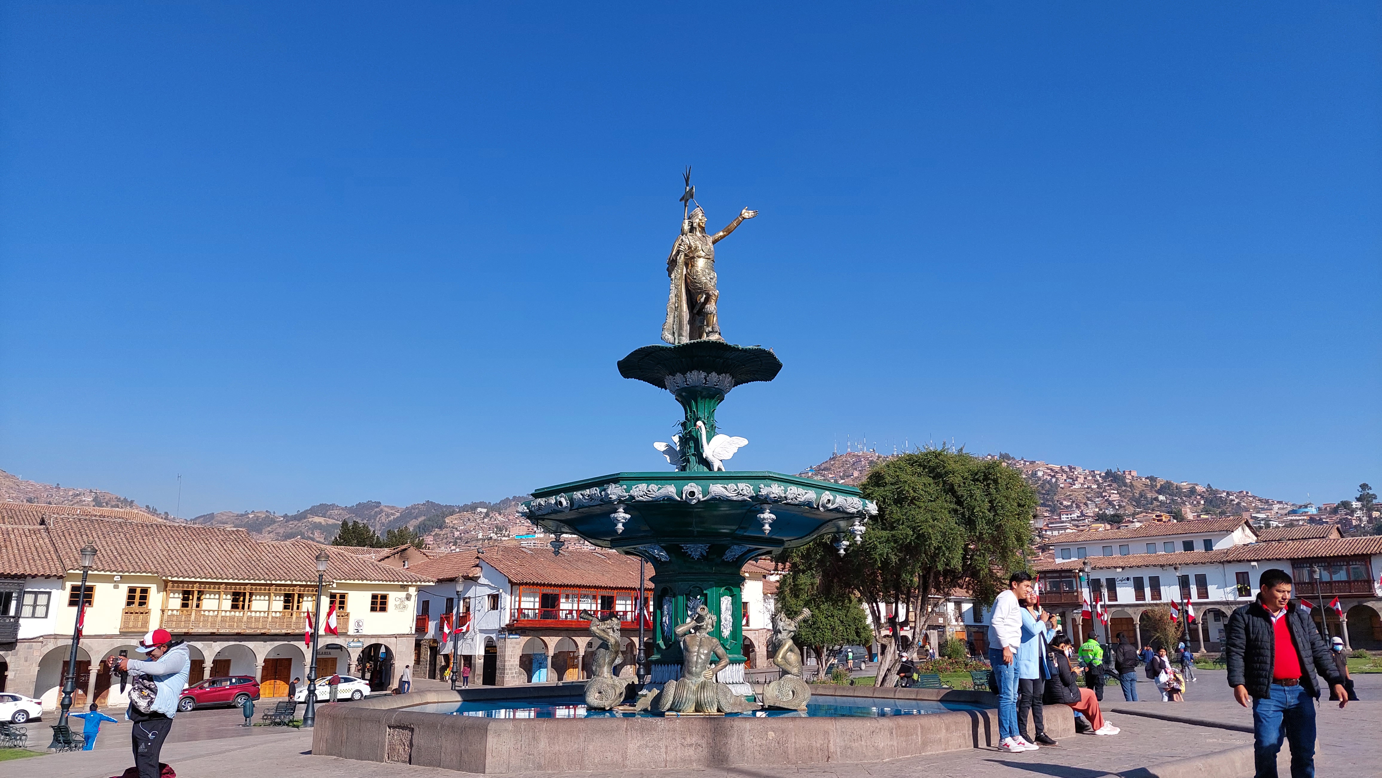 Brunnen Plaza de Armas