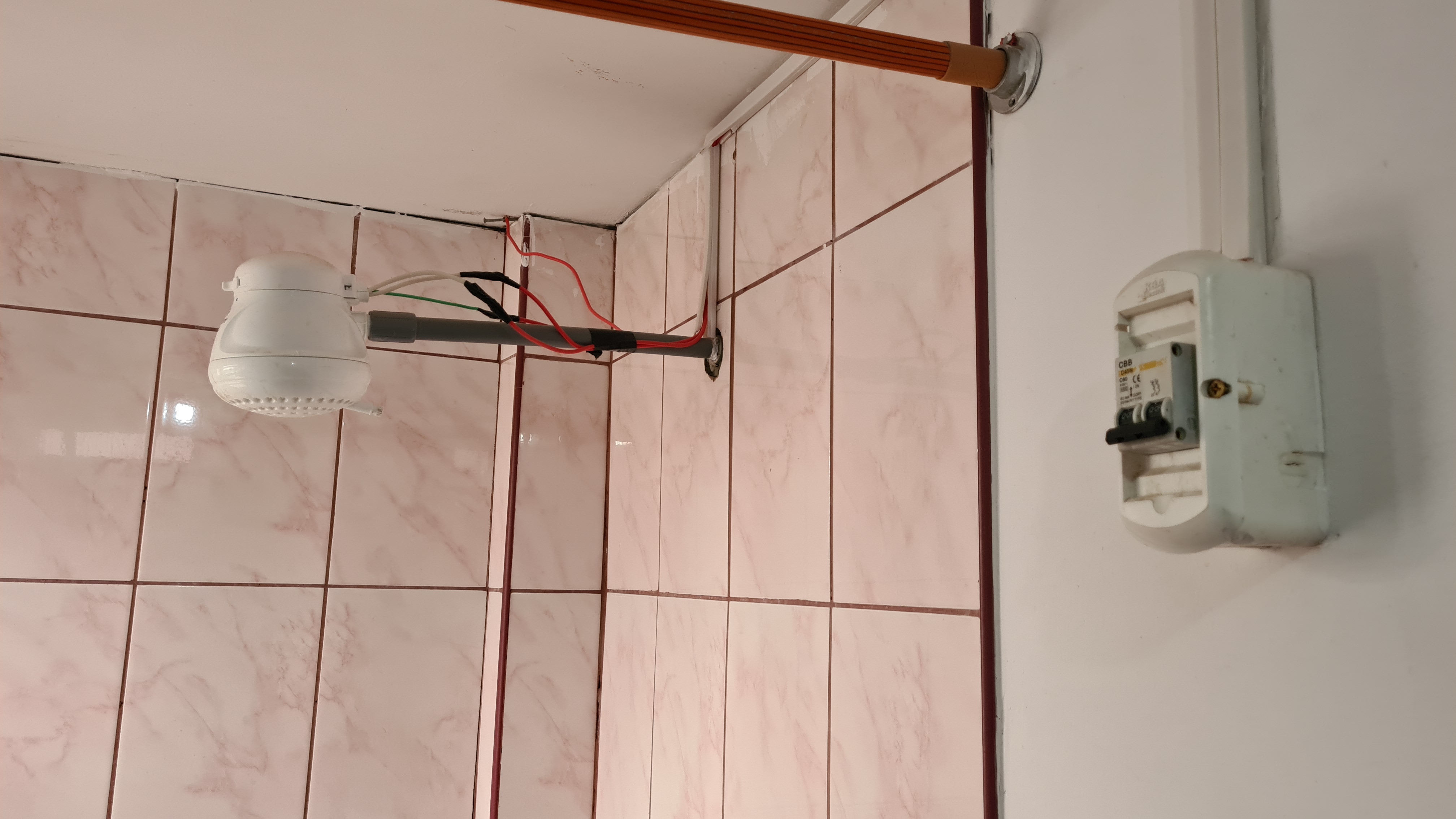 Dusche mit Strom